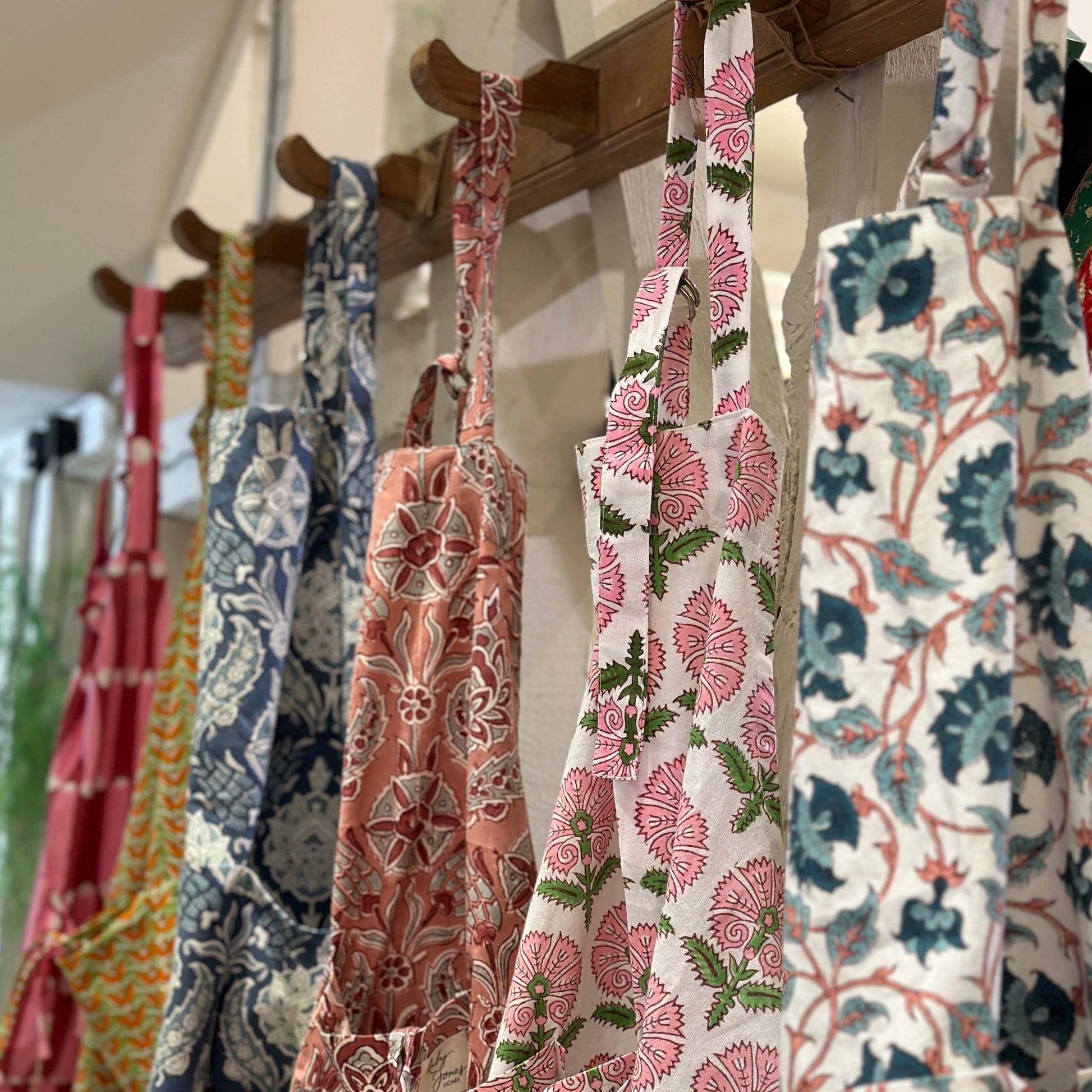 Tablecloths & Napkins Apron - Indigo Botanical 21545