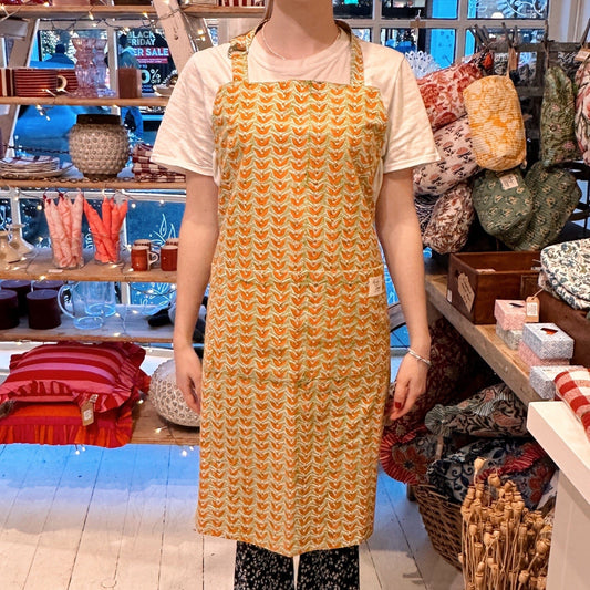 Tablecloths & Napkins Apron - Marigold Meadow 21543