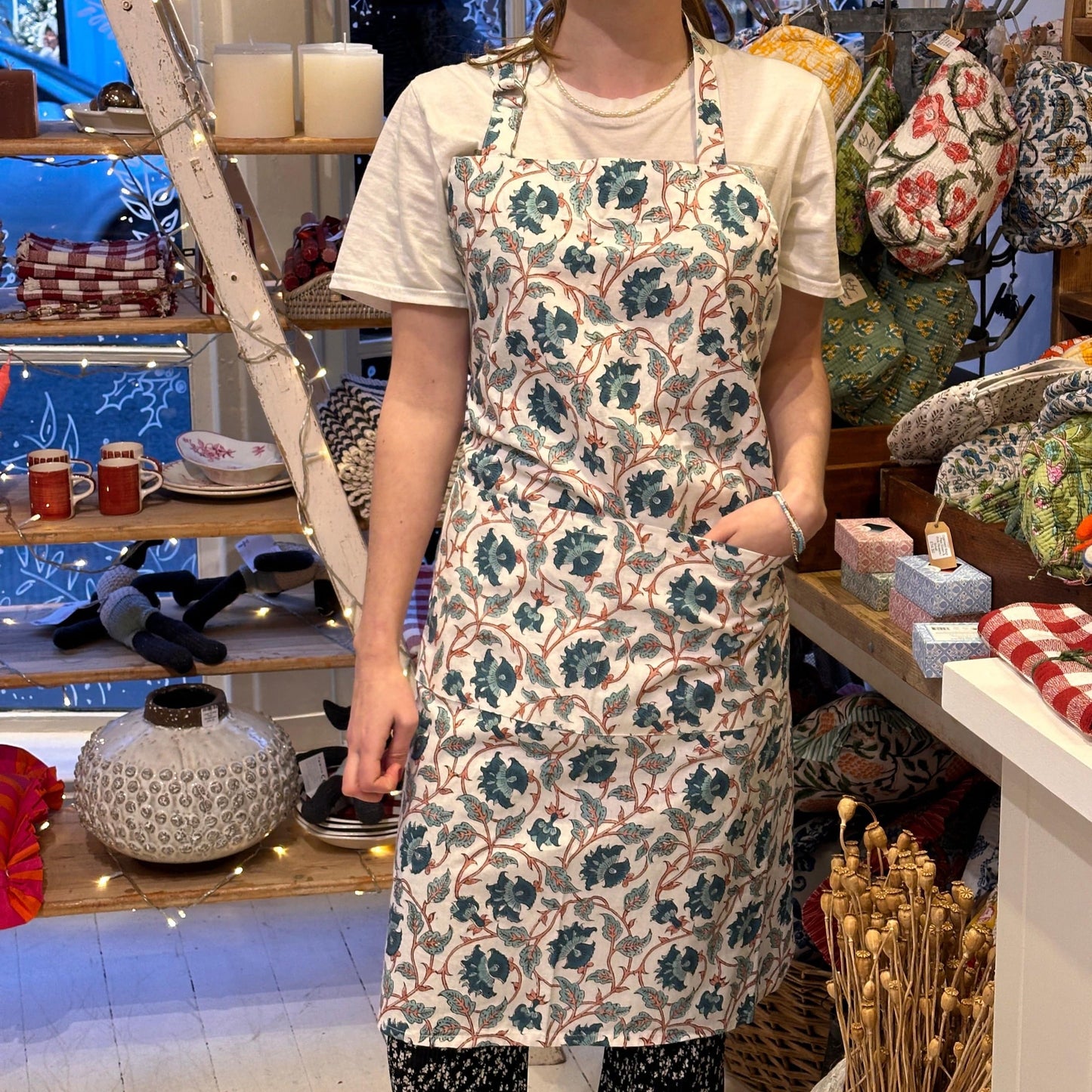 Tablecloths & Napkins Apron - Teal & Russet Climber 21341