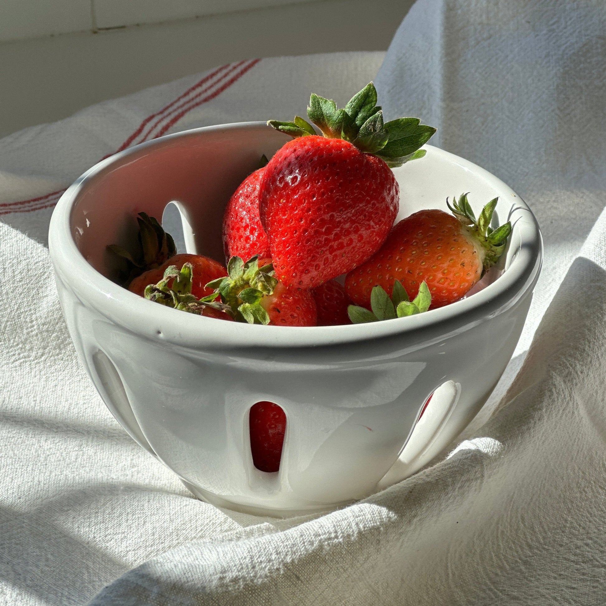 Bowls Berry Bowl - Milk White 24395