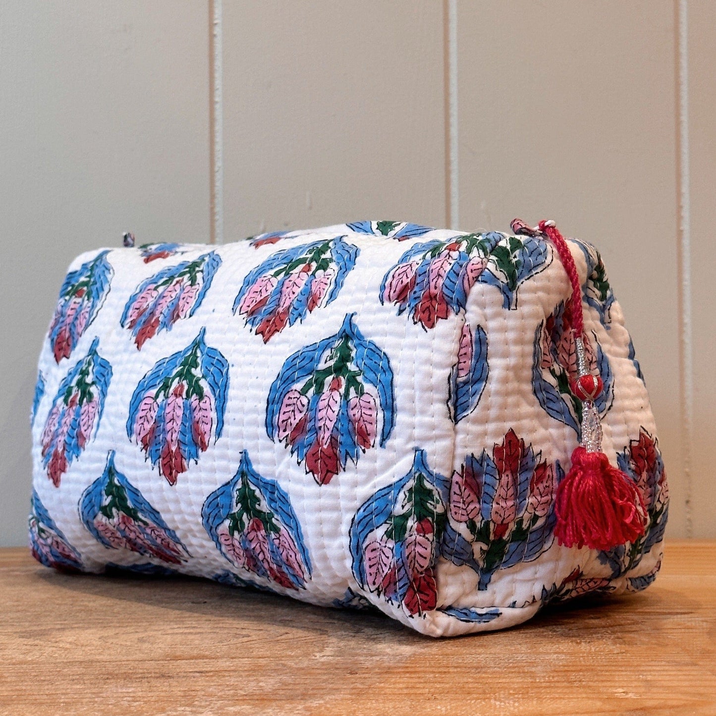Lifestyle Cosmetics Bag - Pink Flowers/Blue Leaves