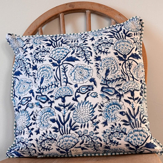 Cushions Cushion - Delft Blues with Blue Piping 24287