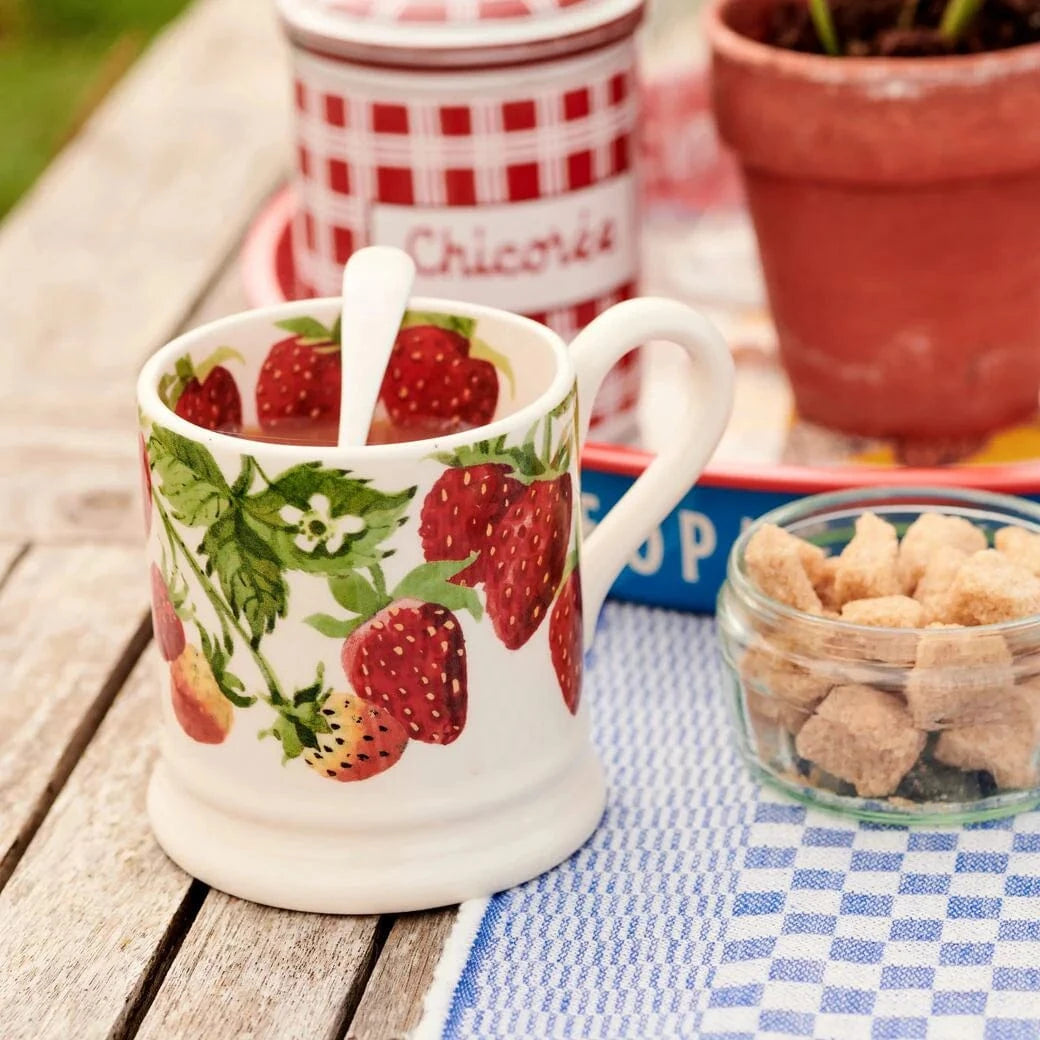 Mugs EB Strawberries ½pt Mug 24921
