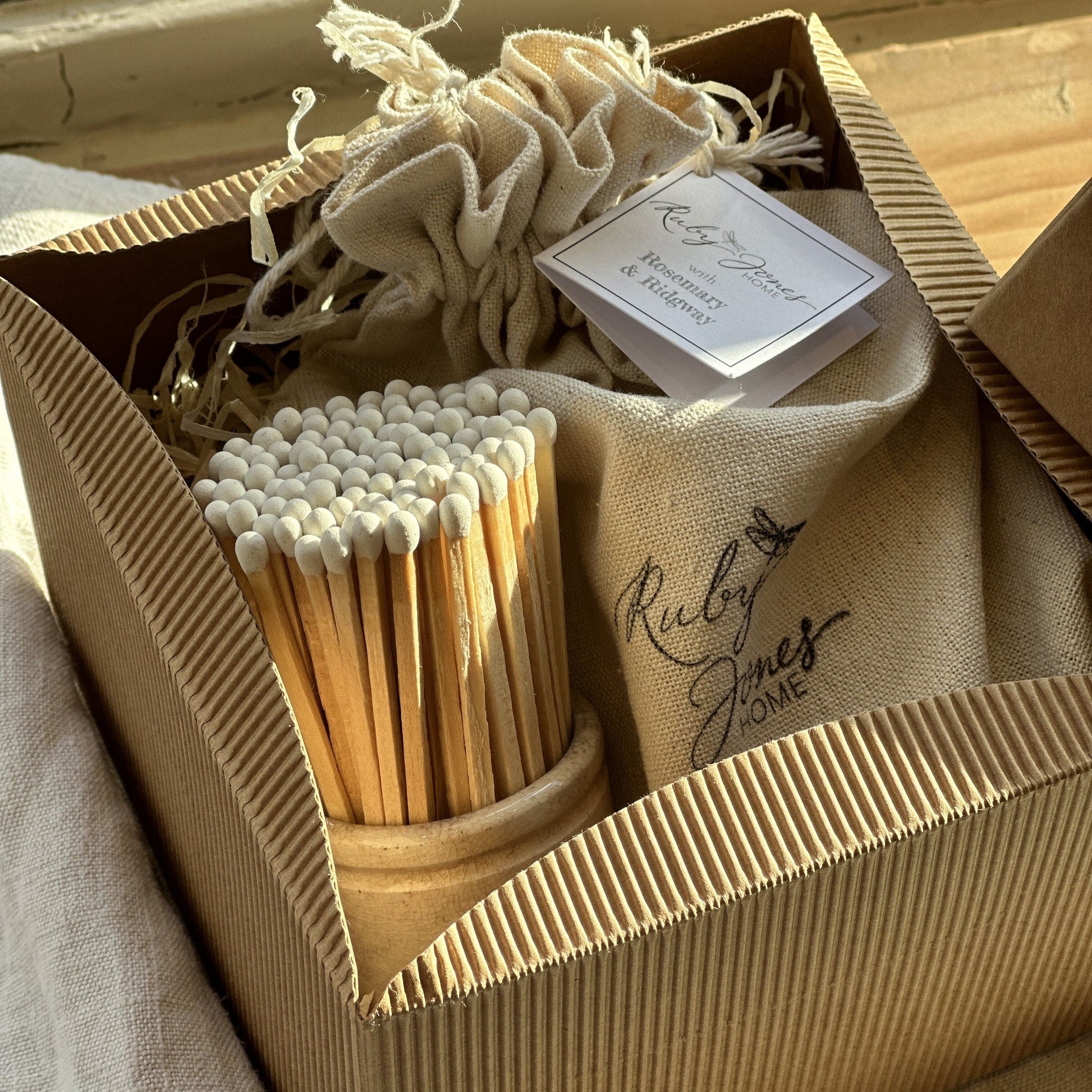 All Year Gift Box Scented Candle Lavender + Matches 21339
