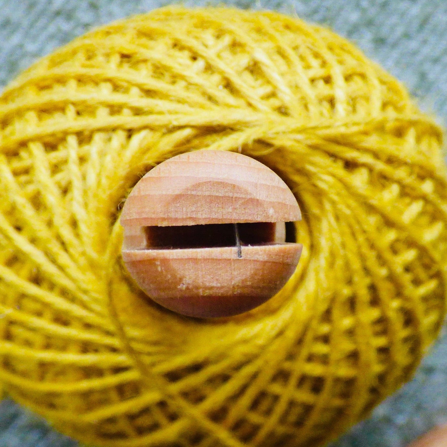 Nutscene Gardenalia Beech Twine Stand with Cutter