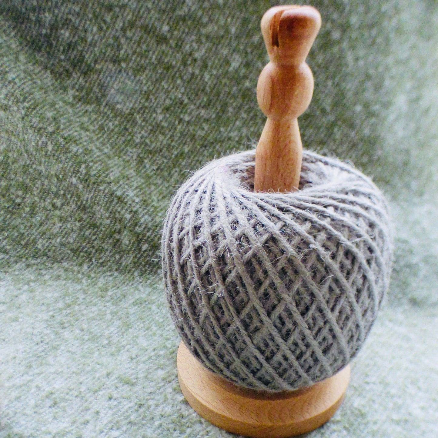 Nutscene Gardenalia Beech Twine Stand with Cutter Light Grey 19383