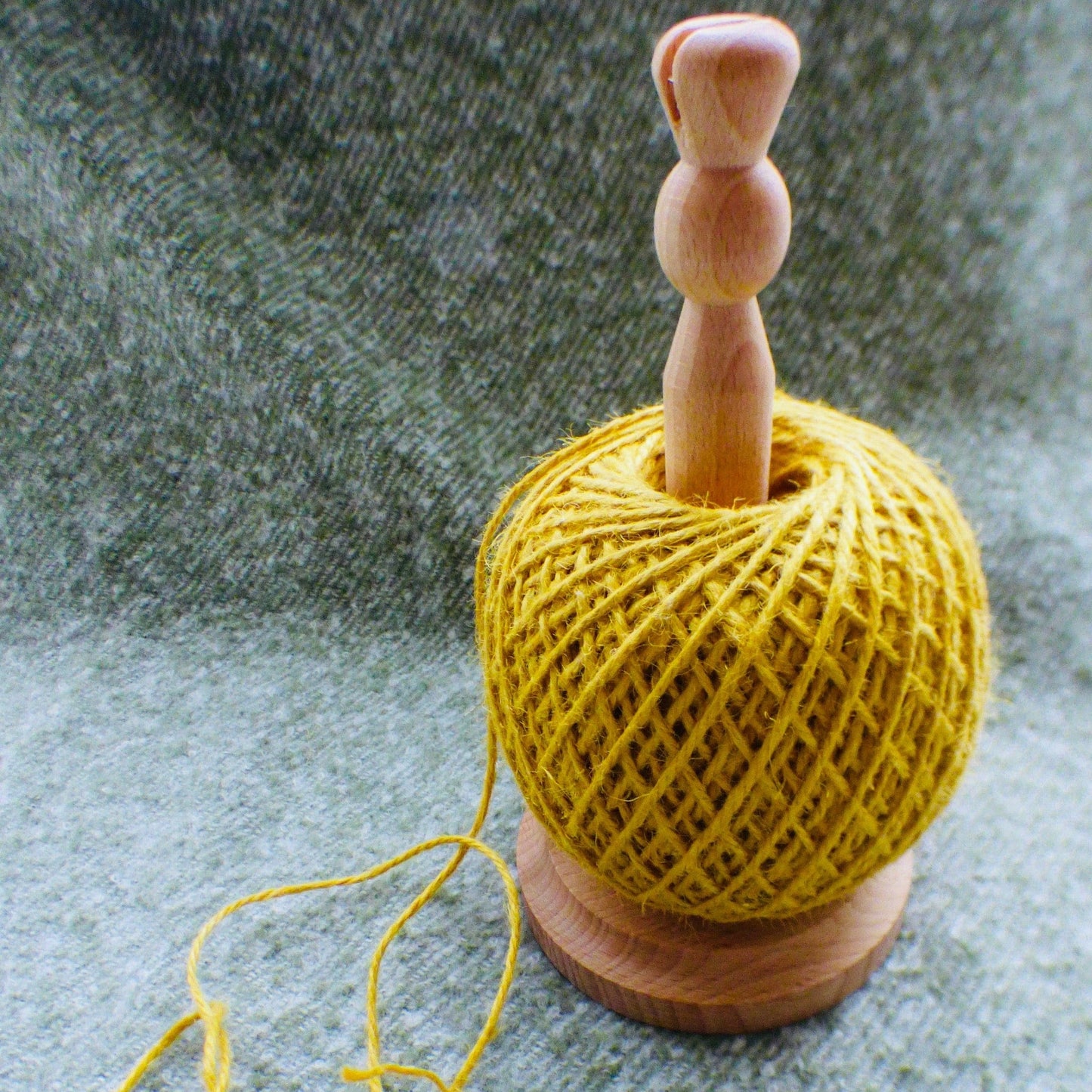 Nutscene Gardenalia Beech Twine Stand with Cutter Mustard 17276