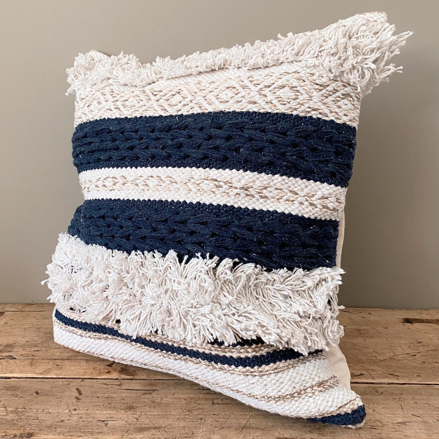 Vimla Cushions Cotton Shaggy - Black/White 18439