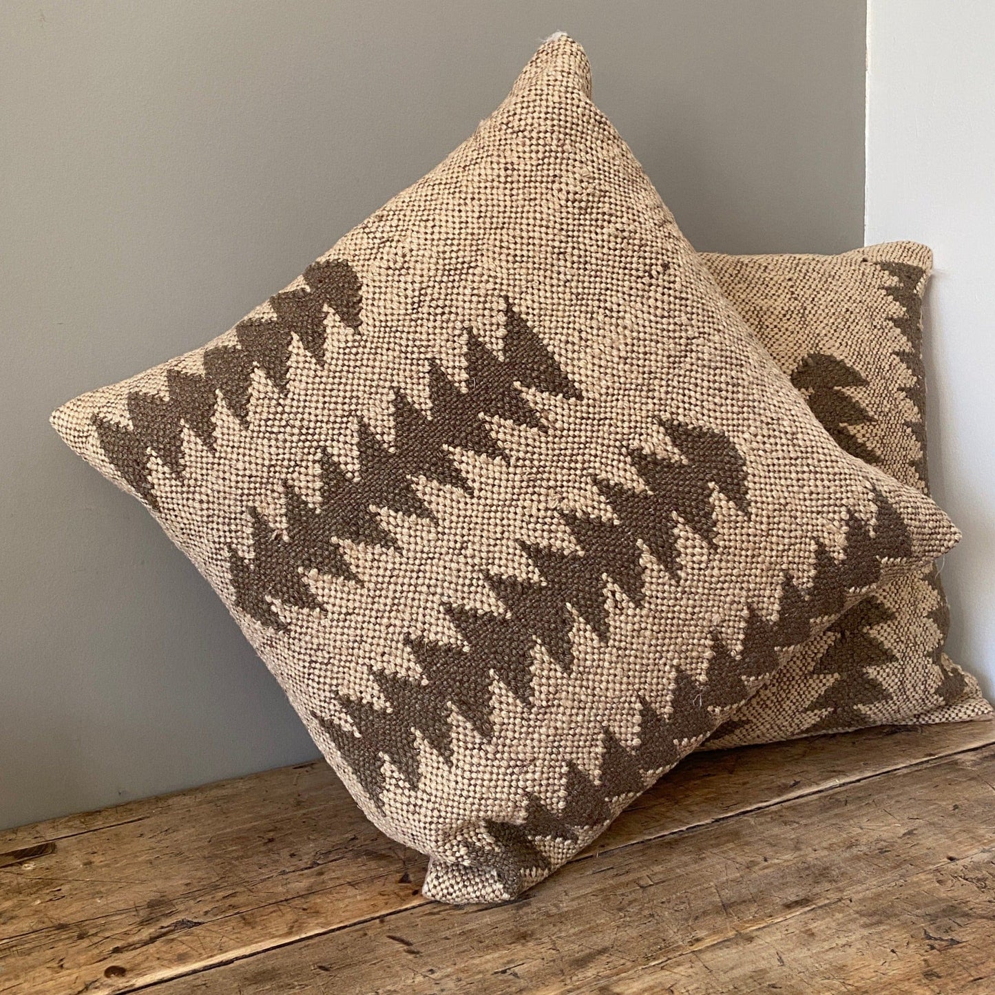 Vimla Cushions Cushion - Jute Kilim - 18x18 - Taupe Arrowheads 18432