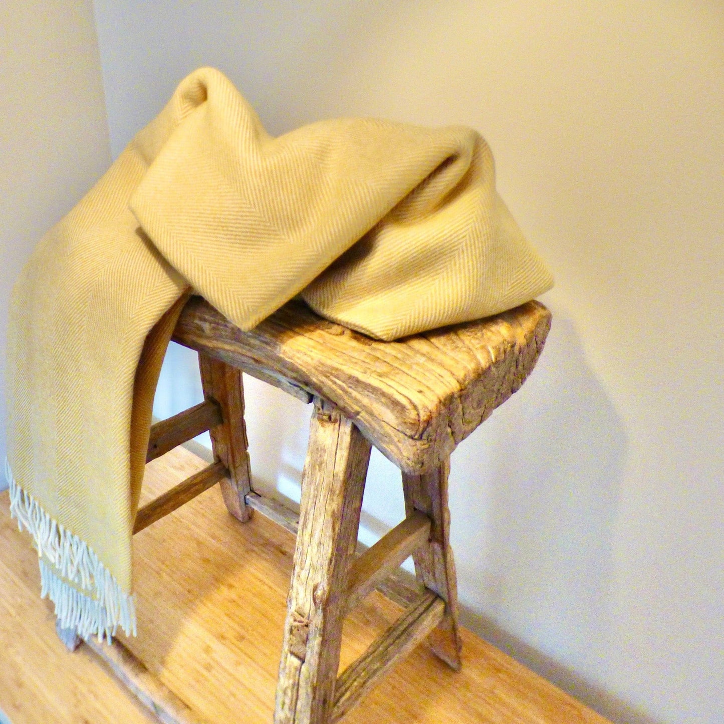 Woollen Throws Supersoft Lemon HB Throw 19094