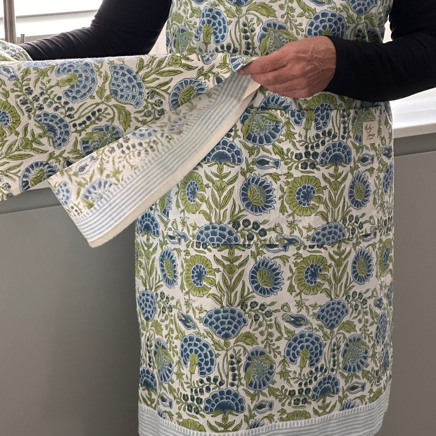 Tablecloths & Napkins Apron - Green & Blue Botanical 21342