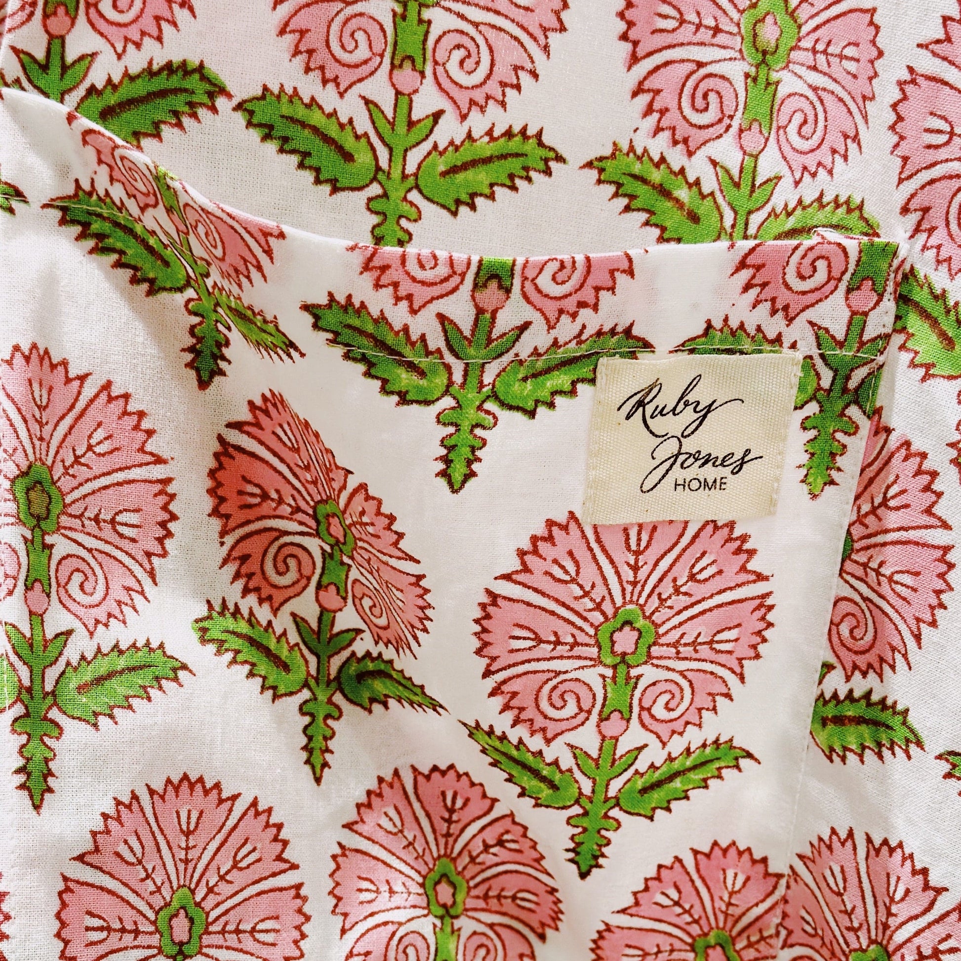 Tablecloths & Napkins Apron - Pink Thistles 21343