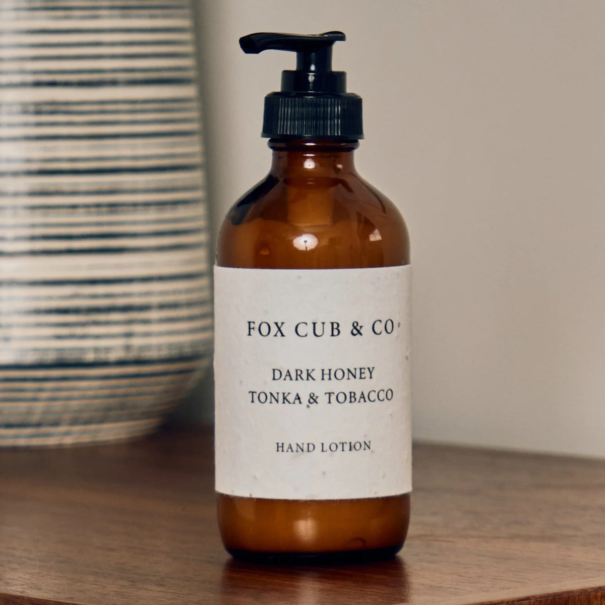 Creams & Ointments Fox Cub & Co. Hand Lotion Dark Honey, Tonka & Tobacco 27419