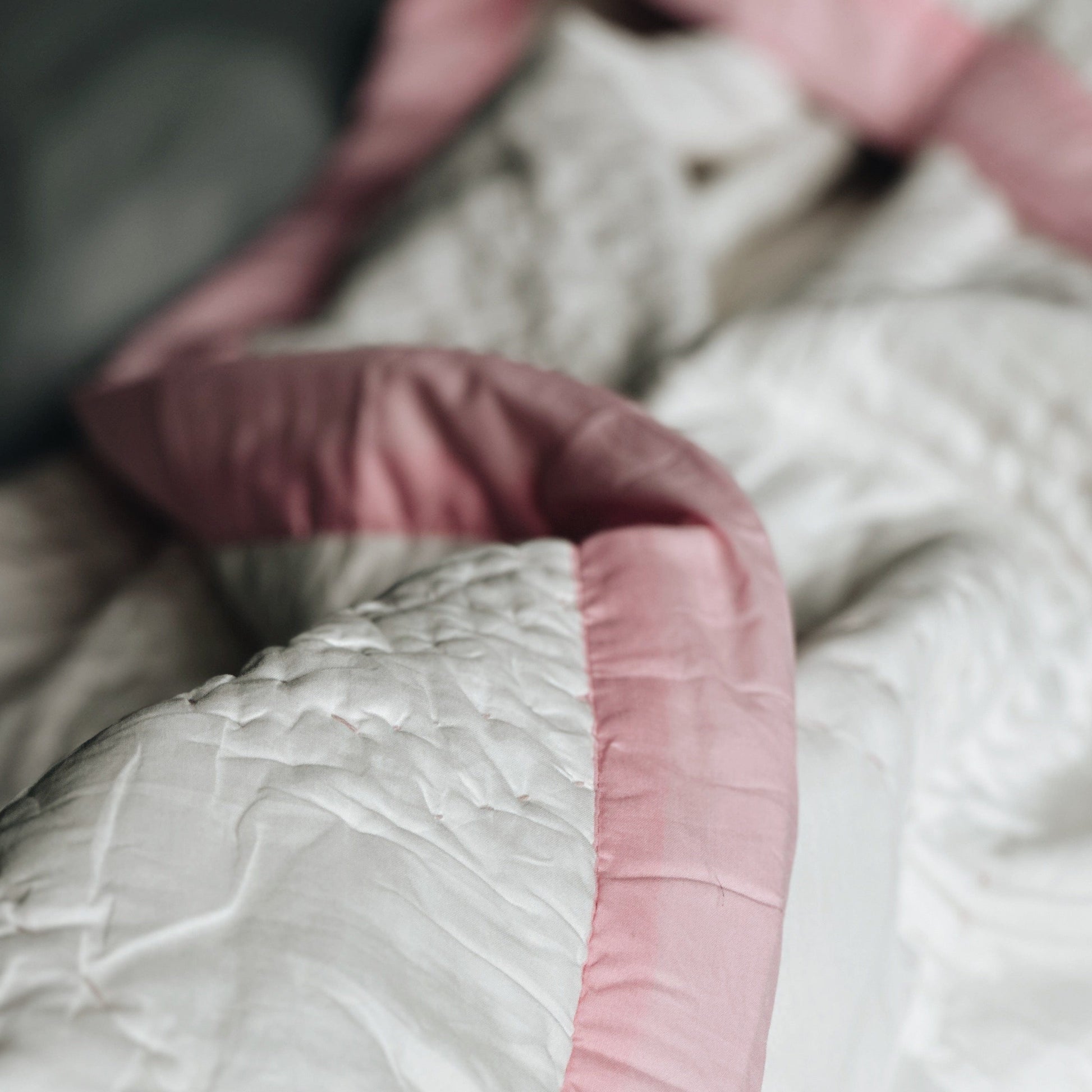 Kanthas & Kantha Quilts Kantha Quilt/Bedspread Off-White with Pink Border 20801