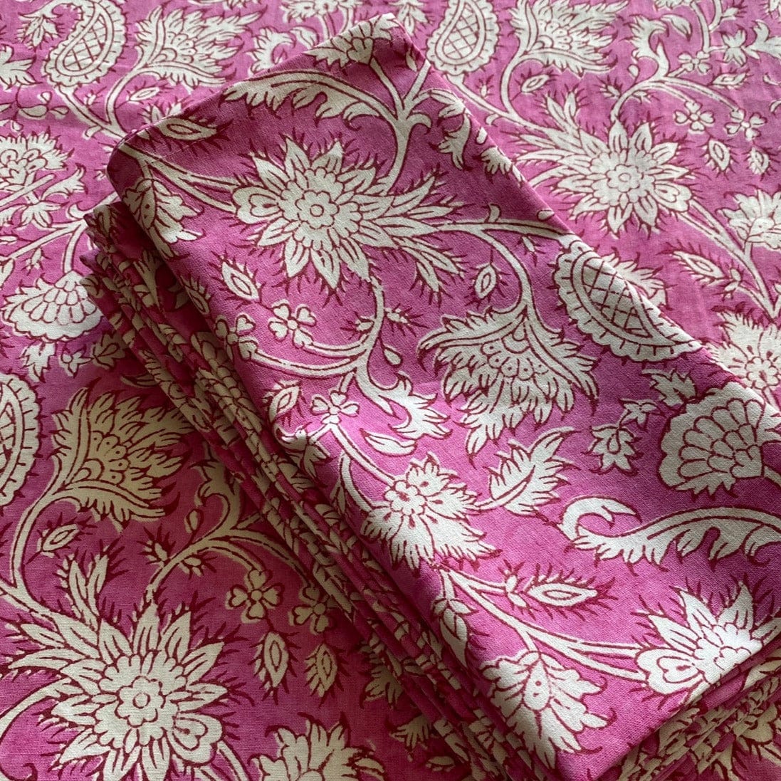 Tablecloths & Napkins Tablecloth - Fuchsia Floral