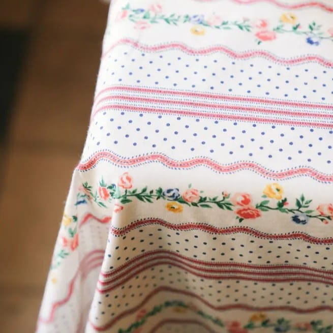 Tablecloths Tablecloth - Jeanne Red with Pleated Edge