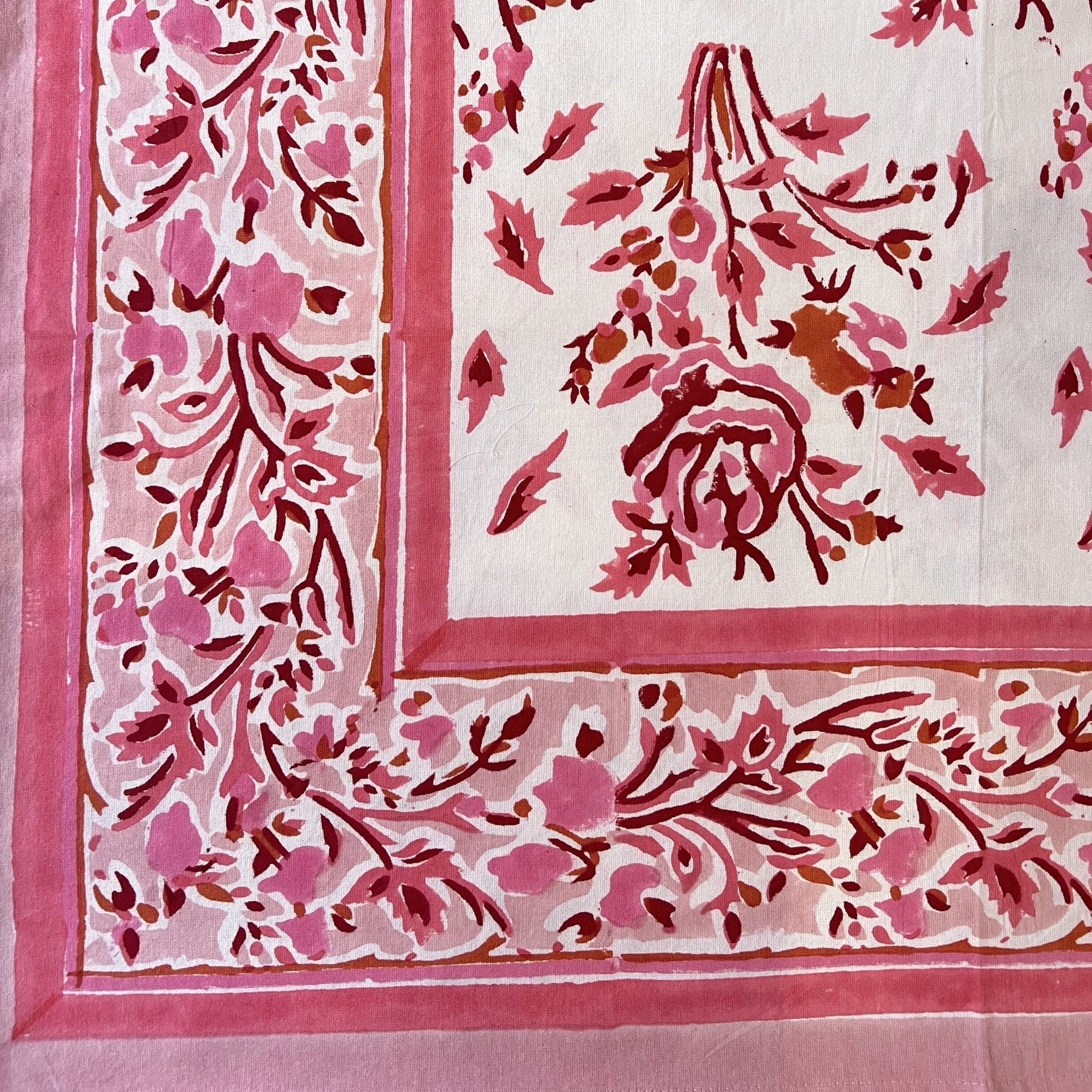 Tablecloths Tablecloth - Roses & Rust on White