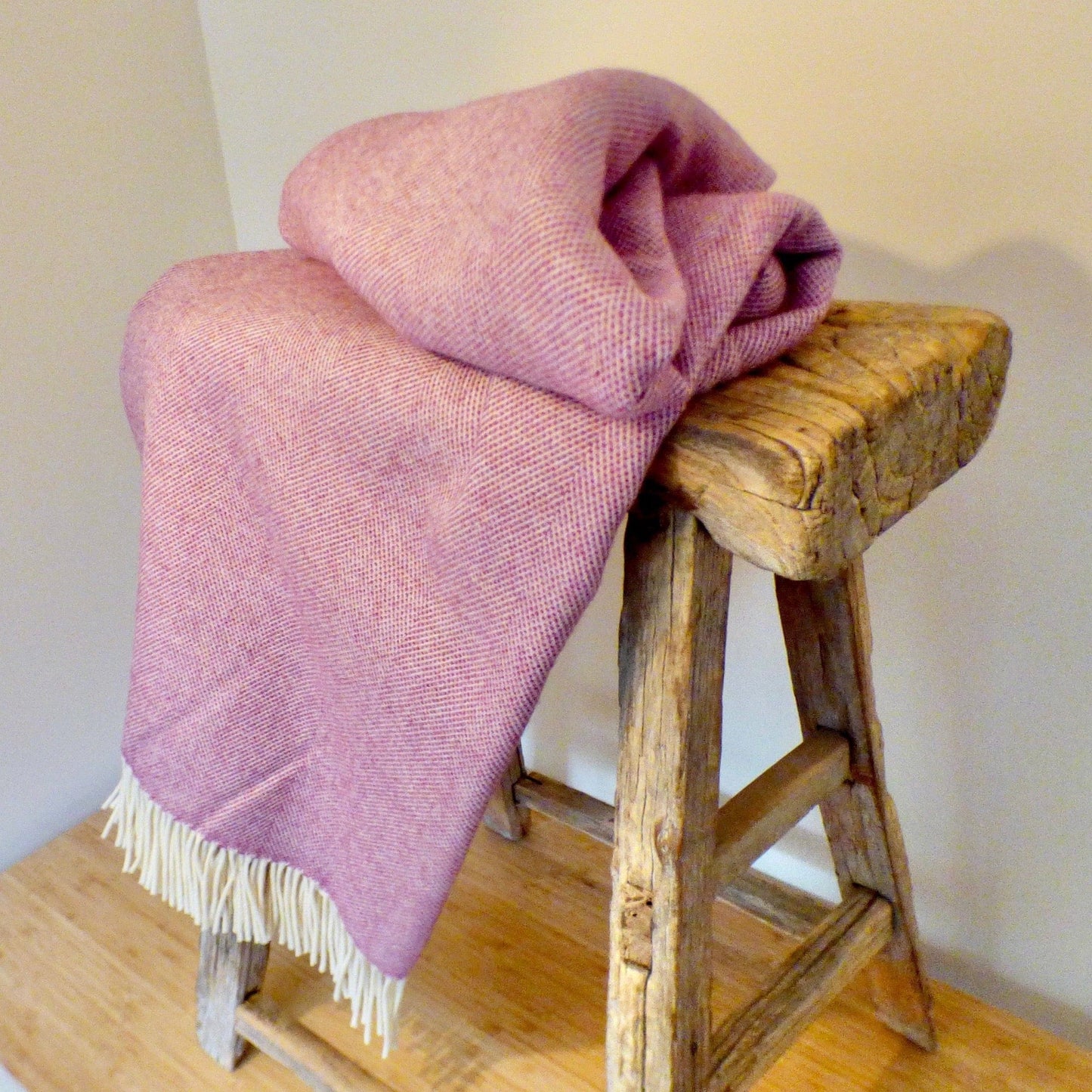 Woollen Throws Supersoft Spotted Pink Throw 19098